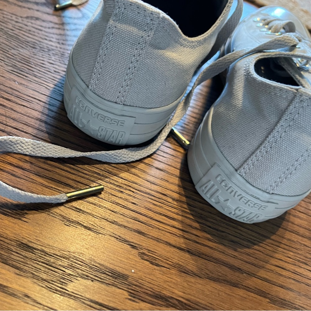 Converse *never worn* - Picture 9 of 9